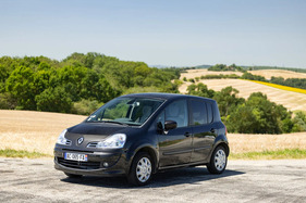 Renault Modus 1.2 16V Phase 2 (2009) - Lot 238 an der Artcurial „Automobiles sur les Champs" Versteigerung 2024