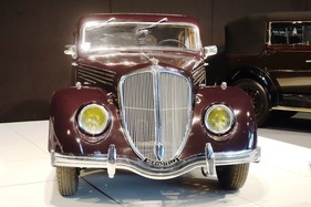 Renault Nervastella (1936) – Typisch geschwungene Stoßstange
