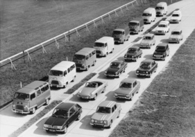 Das Estafette-Programm 1967. Von vorne nach hinten: Microcar de Luxe, Alouette, Microcar, Fourgon, Plateau bâché, Plateau 1000, Estafette 1000 und Fourgon surélevé