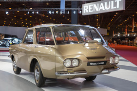 Renault Projet 900 (1959) - der Fahrer sitzt weit vorne - an der Rétromobile Paris 2014