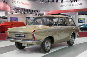 Renault Projet 900 (1959) - was aussieht wie die Front ist in Wirklichkeit das Heck und dieses beherbergt einen V8-Motor aus zwei zusammengesetzten Dauphine-Blöcken - an der Rétromobile Paris 2014