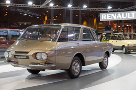 Bild Renault Projet 900 (1959) - zusammen mit Ghia entwickelt, mit dem Ziel einen Wagen mit viel Platz zu bauen - an der Rétromobile Paris 2014