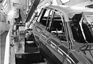 Renault R12 (1972) - die Lackieranlage, ein R4 ist in der Mitte des Prozesses (1972)