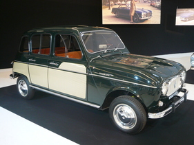Renault R4 Parisienne (1963) - für modebewusste Damen geschaffen - mit aufgemaltem Korbgeflecht und schottischem Stoffdesign - Mechanik unverändert, also 4 Zylinder, 747 cm3, 27 PS - Mondial de l'Automobile Paris 2014 (1963)