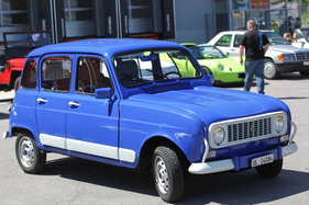 Renault R4 - spätes Modell in herrlichem Blau - am 2. TCS Youngtimer und Classictreffen in Pratteln im Jahr 2016