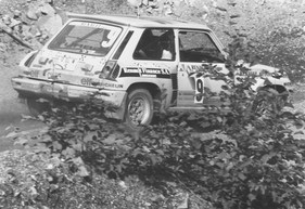 Renault R5 Turbo (1981) - Uelliger und Schneiter erreichen den zweiten Rang beim 9. Gotthard Rallye 1982 - hier auf der schmalen Abwärtsprüfung am Sustenpass mit Schotter und einigen extremen Spitzkehren