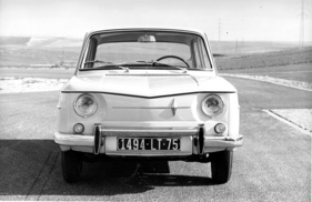 Renault R8 (1962) - Dank Heckmotor war kein Kühlergrill nötig vorne Renault R8 (1962) - Dank Heckmotor war kein Kühlergrill nötig vorne