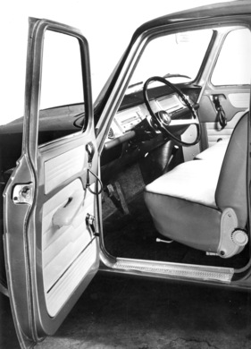 Renault R8 (1962) - Interieur mit offener Türe
