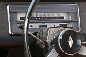 Renault R8 Major (1964) - der stilvolle Bandtacho von Jaeger