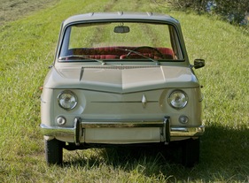 Renault R8 Major (1964) - die Insassen sind wohl beim Picknick