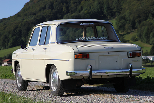 Renault R8 Major (1964) - die Kühlrippen zeigen den Heckmotor an