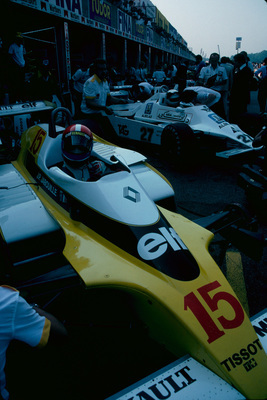 Renault RS10 (1979) - Jabouille's Renault steht neben dem Williams von Alain Jones