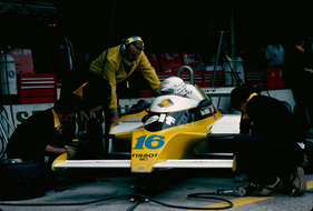 Renault RS10 (1979) - René Arnoux in der Box
