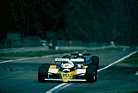 Renault RS10 (1979) - René Arnoux vor Didier Pironi im Tyrrell bei der Einfahrt ins Motodrom in Hockenheim (GP Deutschland)