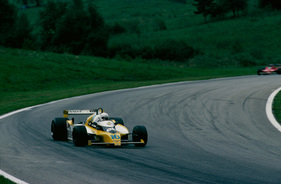 Renault RS10 (1979) - René Arnoux vor Gilles Villeneuve im Ferrari beim GP Österreich in Zeltweg