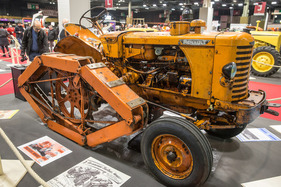 Renault Rotapède (1954) - da kommt man (mit Raupen) vermutlich überall durch - Rétromobile Paris 2020