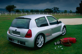 Renault Sport Clio V6 24V (1998) - Prototyp - mitnehmen kann man den Golfsack allerdings nicht, wenn ein Beifahrer drin sitzt