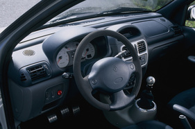 Renault Sport Clio V6 24V (2000) - Serien-Cockpit