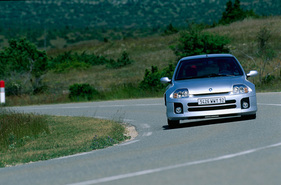Renault Sport Clio V6 24V (2000) - relativ bescheidene Seitenneigung