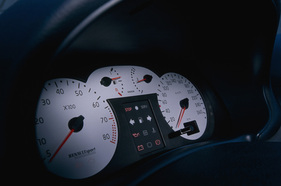 Renault Sport Clio V6 24V (2000) - weiss unterlegte Anzeigen