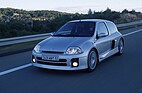Bild: Renault Sport Clio V6 24V (2002) - Breit und böse liegt er auf der Strasse