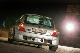 Renault Sport Clio V6 24V (2002) - unterscheidet sich deutlich vom normalen Clio