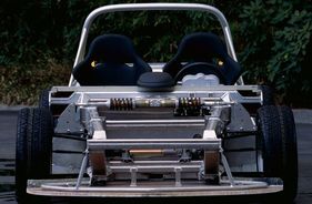 Renault Sport Spider (1995) - man beachte die flach liegenden Dämpfer