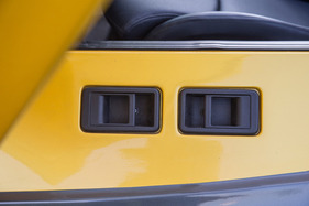 Renault Sport Spider (1997) - Hebel zum Öfnnen von Kofferraum und Motorhaube