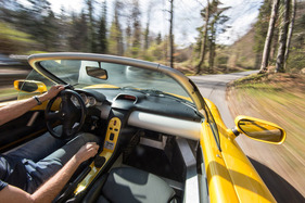 Renault Sport Spider (1997) - wenig Ausstattung, aber alles was man für sportliches Fahren braucht