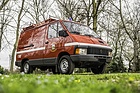 Bild: Renault Trafic 2.0 4x4 Sinpar (1989) - Lot 200 an der Artcurial „Garden Party in Saint-Tropez" Versteigerung 2024