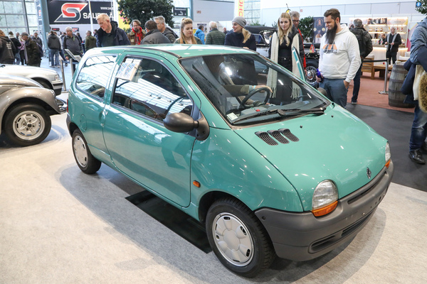 Renault Twingo (1994) - frühe Version mit nur 32'542 km auf der Uhr, für EUR 5900 angeboten und schon am Freitag verkauft - Bremen Classic Motorshow 2023