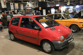 Renault Twingo (1995) – mit 39'190 km für EUR 9900 zu haben – Rétromobile Paris 2025