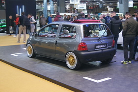 Renault Twingo (1999) – könnte so auch auf der Essen Motor Show stehen – Salon Rétromobile Paris 2023