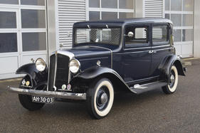 Renault Vivaquatre Berline (1932) - angeboten als Lot 433 an der Bonhams-Versteigerung im Grand Palais Paris am 4. Februar 2016