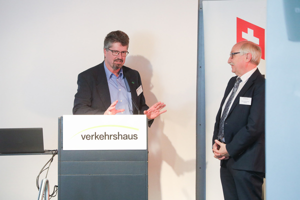 Bild: René Gauch in der Laudatio von Felix Aschwanden - SHVF-Delegiertenversammlung am 27. April 2024