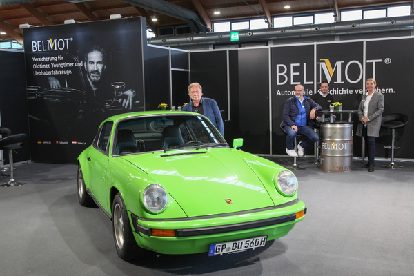 Bild René Grossenbacher von Belmot mit einem hellgrünen Porsche 911 G-Modell - Motorworld Classics Bodensee 2022