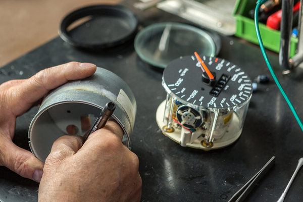 Reparaturvermerk im Inneren – Tachoüberholung