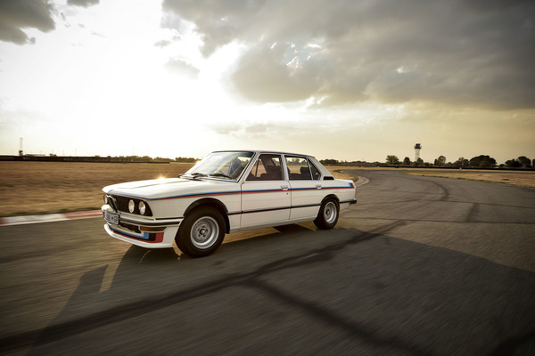 Bild: Restauration eines BMW 530 MLE (1976) - Sowohl optisch, wie auch technisch ist die Restauration erfolgreich