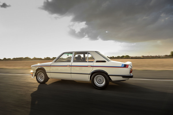Bild: Restauration eines BMW 530 MLE (1976) - Vollständig restauriert, steht dem Leben auf der Strasse nichts mehr entgegen