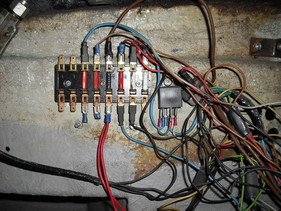 Restaurierung des TVR Grantura Mk IIA (1960) - 2009 - Die Elektrik flösst allerdings wenig Vertrauen ein