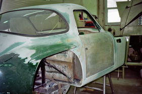 Restaurierung des TVR Grantura Mk IIA (1960) - 2013 - Bald ist die Karosserie bereit für die Lackierung