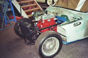 Restaurierung des TVR Grantura Mk IIA (1960) - 2014 - Versuchsweiser Einbau des Motors