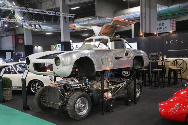Restaurierung eines Mercedes-Benz 300 SL Flügeltürers - Rétromobile Paris 2024