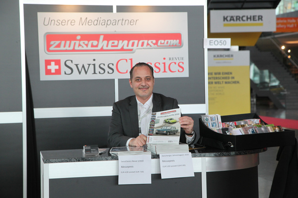 Reto Feurer auf dem Stand von Zwischengas - Retro Classics Stuttgart 2020