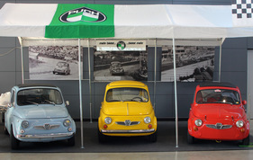 Retro Classics Stuttgart 2012  - Impressionen - farbenfrohe Puch 500 Zusammenstellung