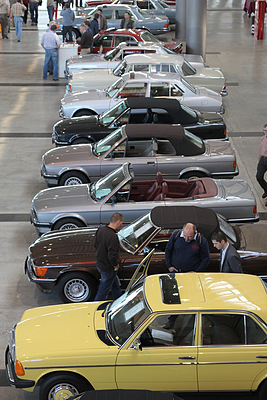 Retro Classics Stuttgart 2012  - Impressionen - soll es vielleicht ein BMW-E30-Cabrio sein