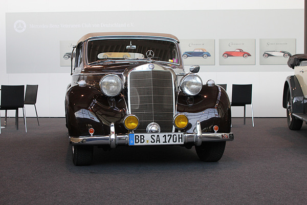 Retro Classics Stuttgart 2012 - Impressionen - teilweise sehr edle Club-Repräsentationen