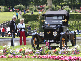 Bild zu Artikel Retro Classics meets Barock 2013 – Elegantes Feuerwerk für Oldtimer-Fans