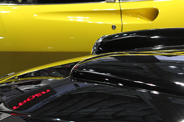 Rétromobile Paris 2012 - Impressionen - Ferrari-Kurven und Farben