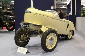 Reyonnah 175 Prototype (1951) - die Räder lassen sich unterklappen, um weniger Parkraum zu benötigen - angeboten und verkauft von Artcurial - Rétromobile Paris 2022